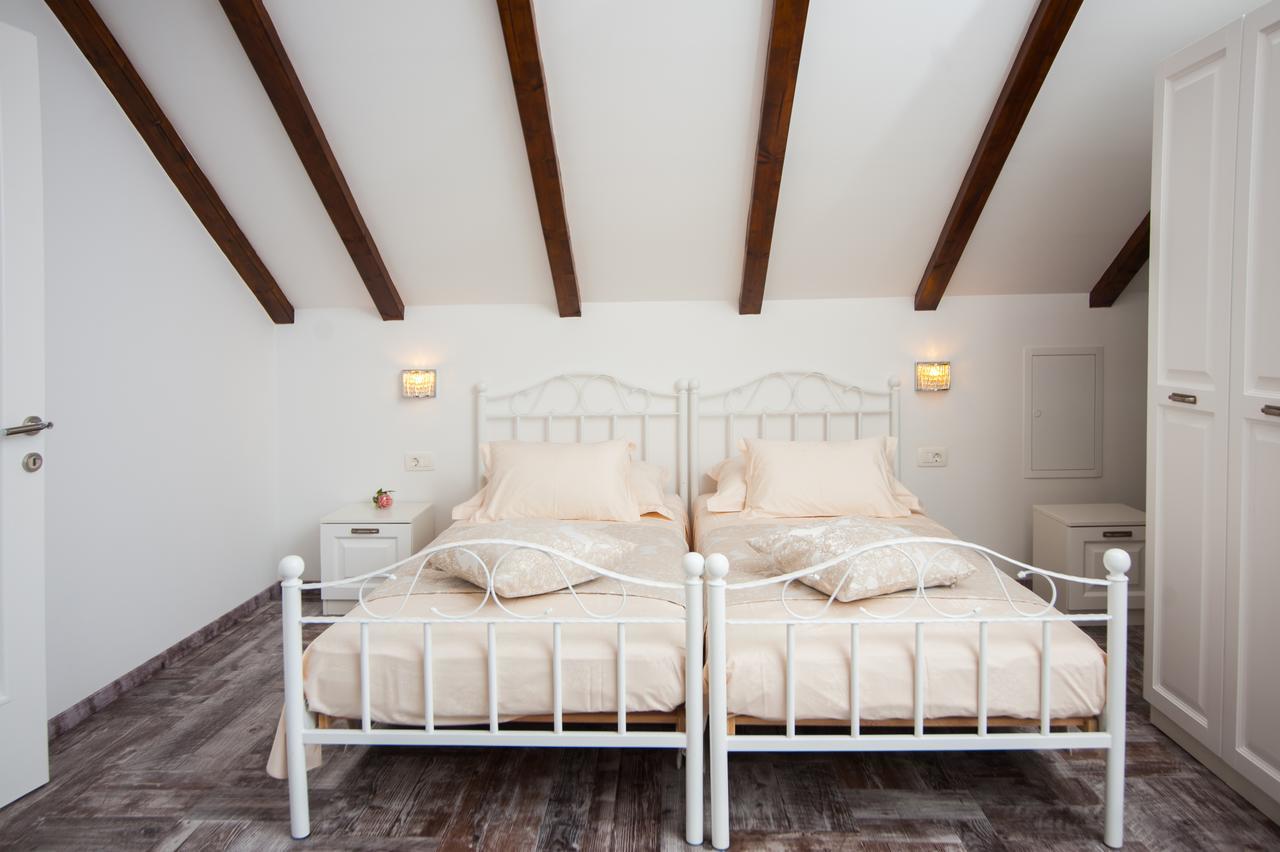 Luxury Villa Kate - In Lucice Bay With Turquoise Sea, Amazing Seaviews, And Heated Pool Milna  Exterior photo