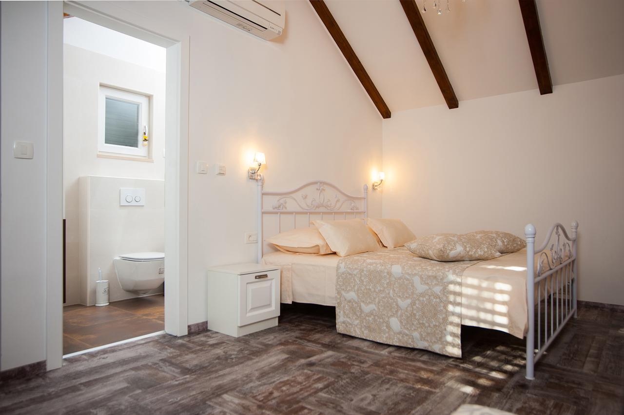 Luxury Villa Kate - In Lucice Bay With Turquoise Sea, Amazing Seaviews, And Heated Pool Milna  Exterior photo