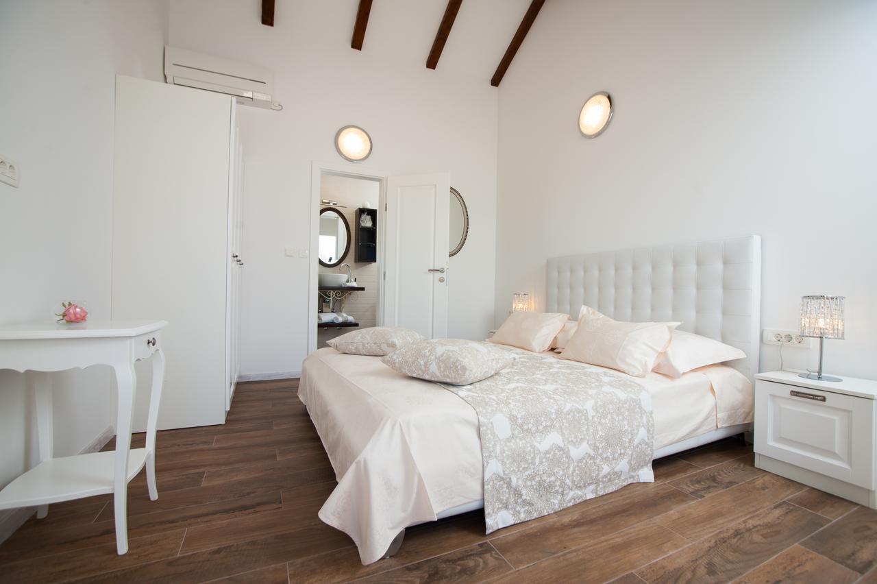 Luxury Villa Kate - In Lucice Bay With Turquoise Sea, Amazing Seaviews, And Heated Pool Milna  Exterior photo