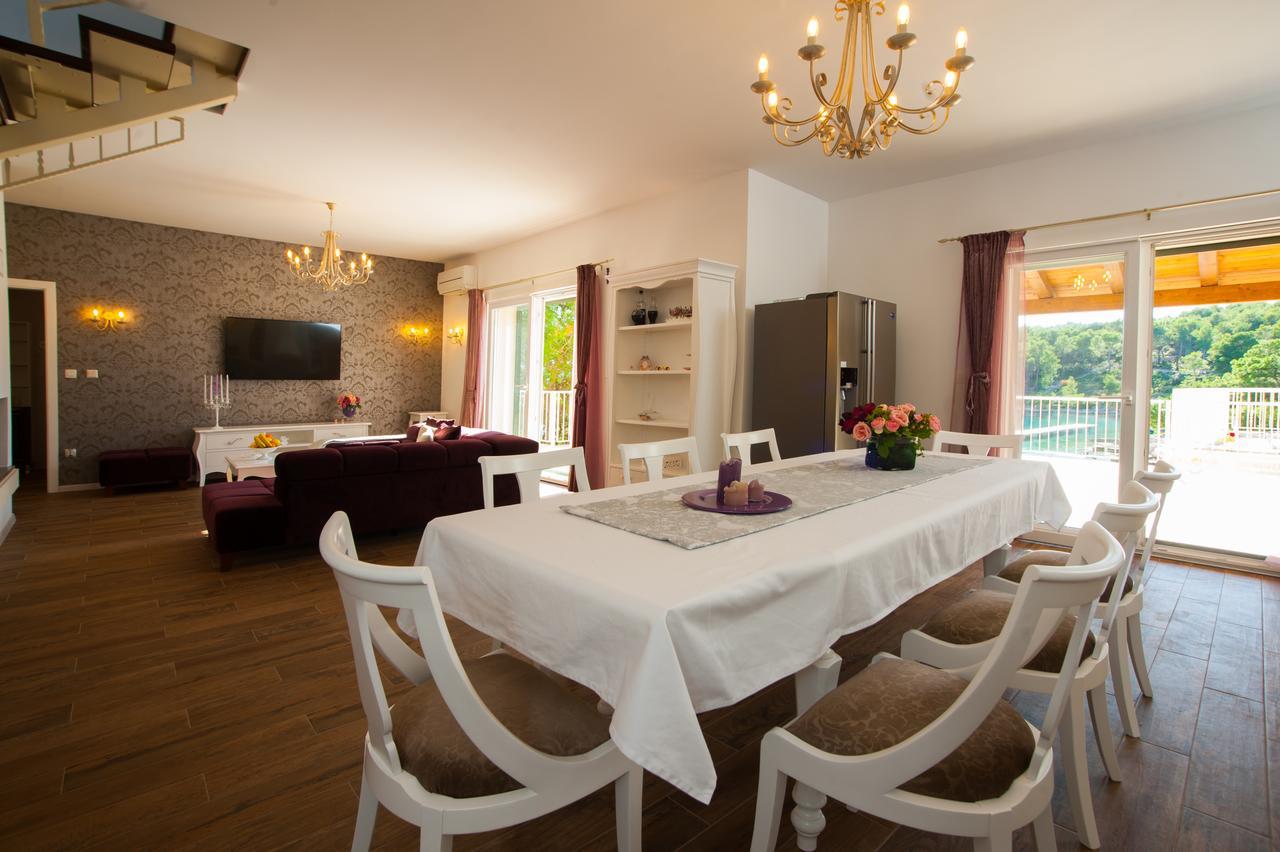 Luxury Villa Kate - In Lucice Bay With Turquoise Sea, Amazing Seaviews, And Heated Pool Milna  Exterior photo