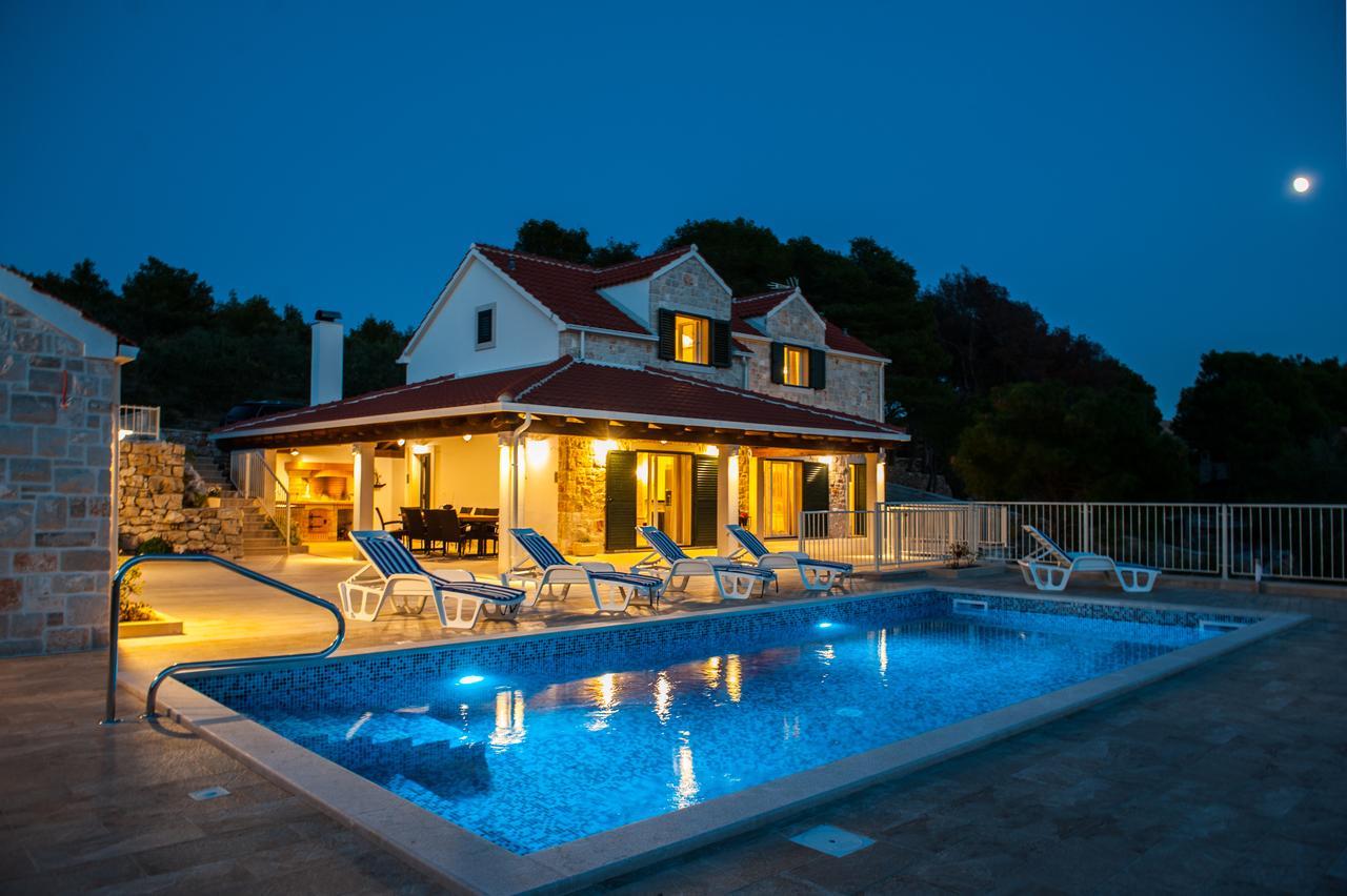 Luxury Villa Kate - In Lucice Bay With Turquoise Sea, Amazing Seaviews, And Heated Pool Milna  Exterior photo