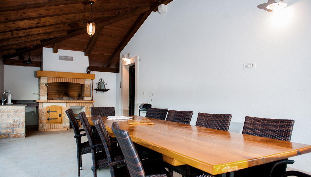 Luxury Villa Kate - In Lucice Bay With Turquoise Sea, Amazing Seaviews, And Heated Pool Milna  Exterior photo