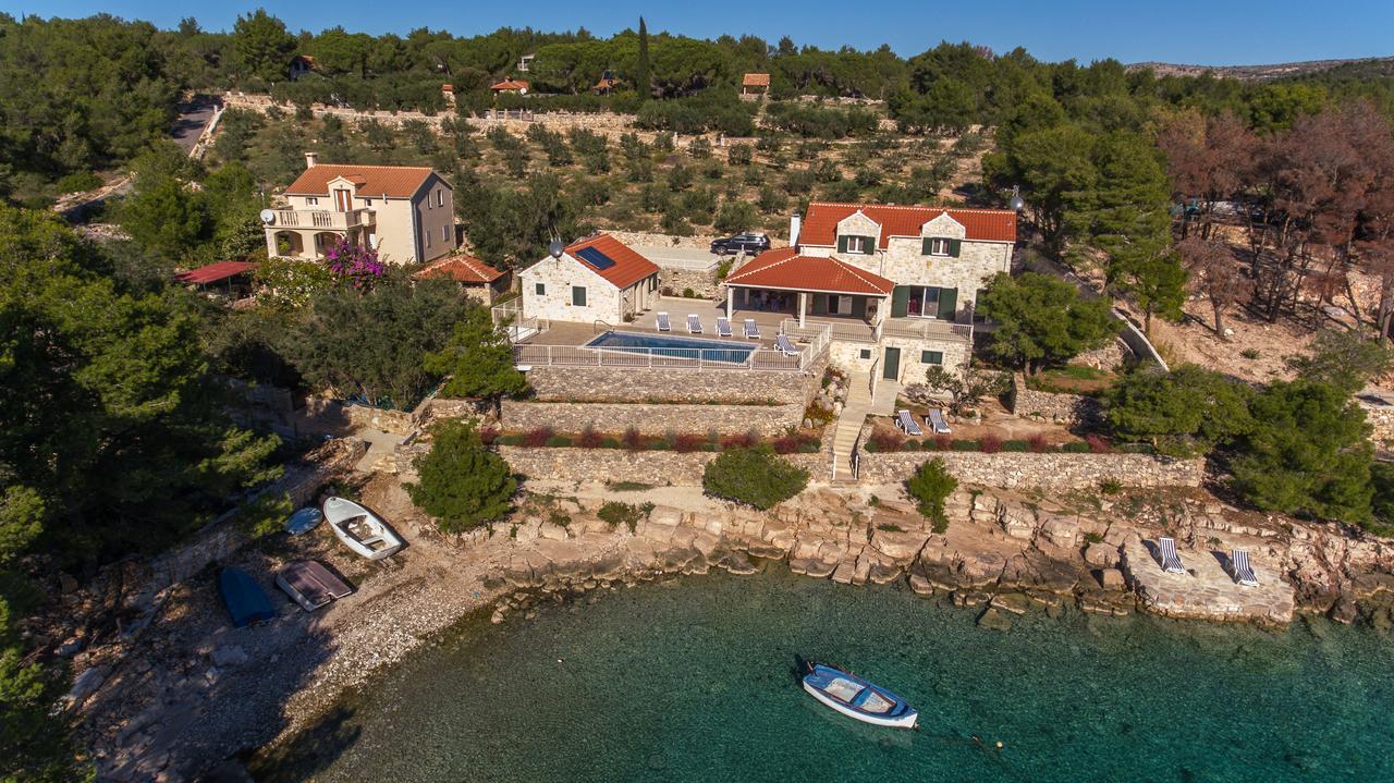 Luxury Villa Kate - In Lucice Bay With Turquoise Sea, Amazing Seaviews, And Heated Pool Milna  Exterior photo