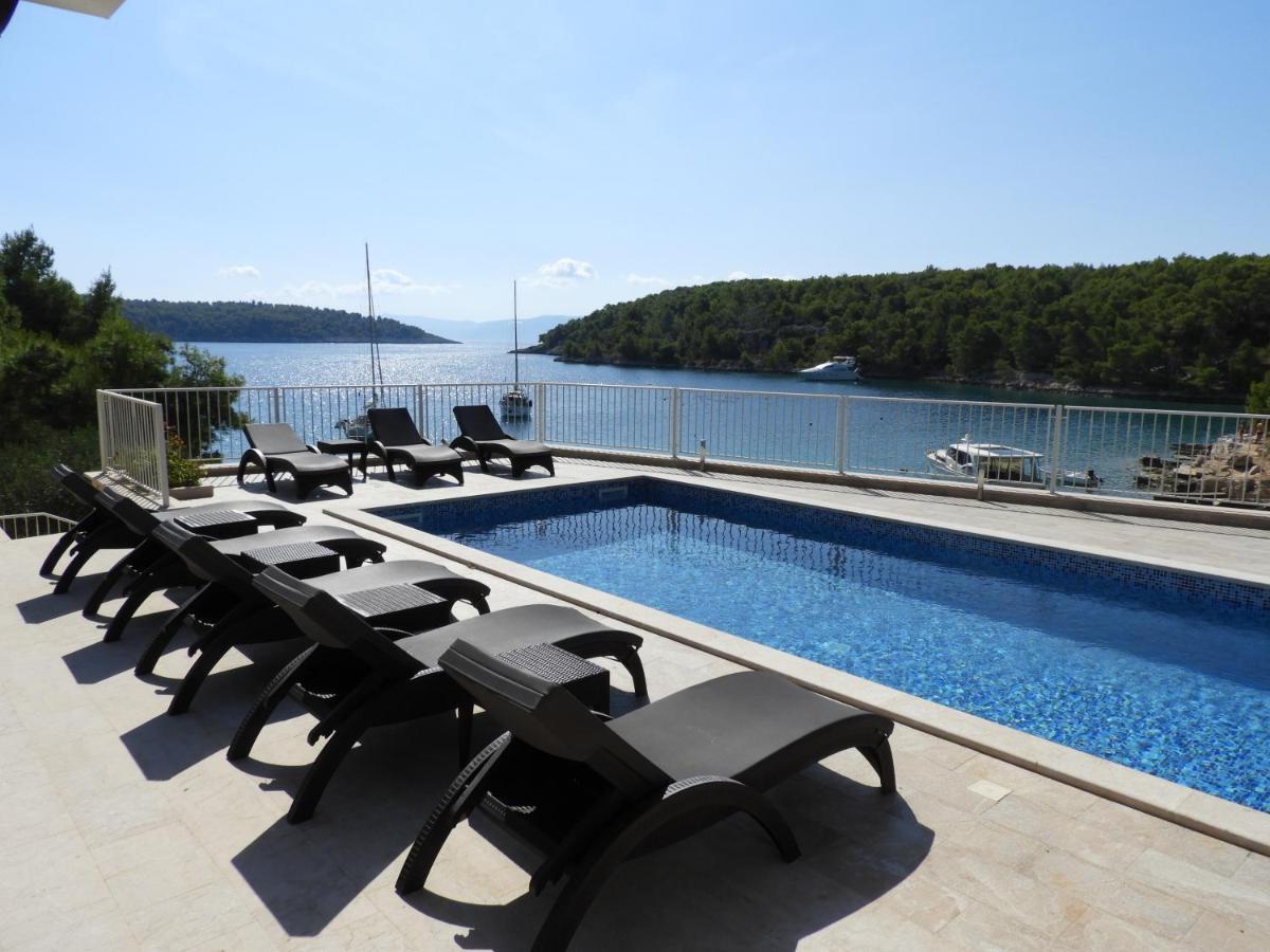 Luxury Villa Kate - In Lucice Bay With Turquoise Sea, Amazing Seaviews, And Heated Pool Milna  Exterior photo